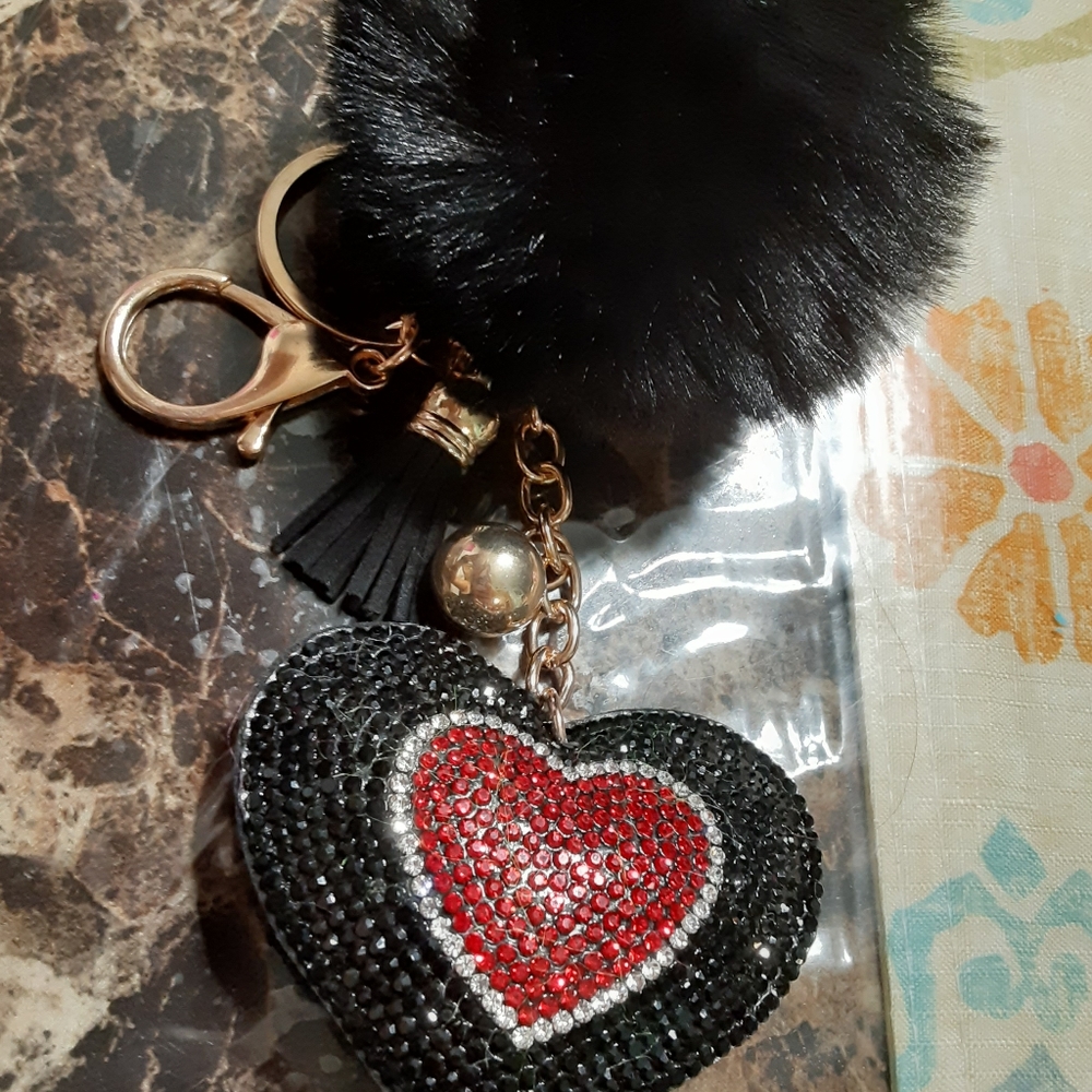 Puffy heart keychain with Pom Pom - Picture 4 of 4